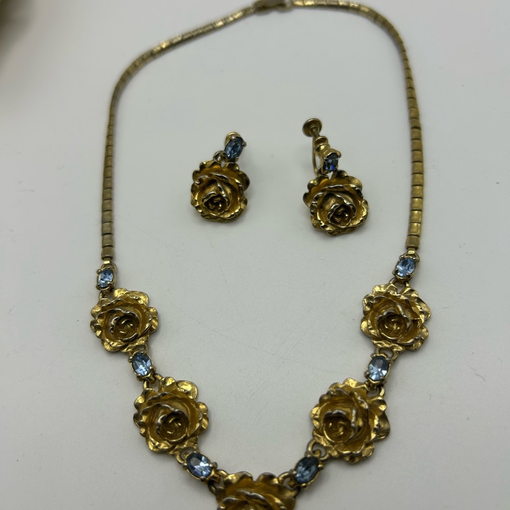 Florenza 1950s Gold Rose Necklace and Screwback Earrings Set. Victorian Romantic
